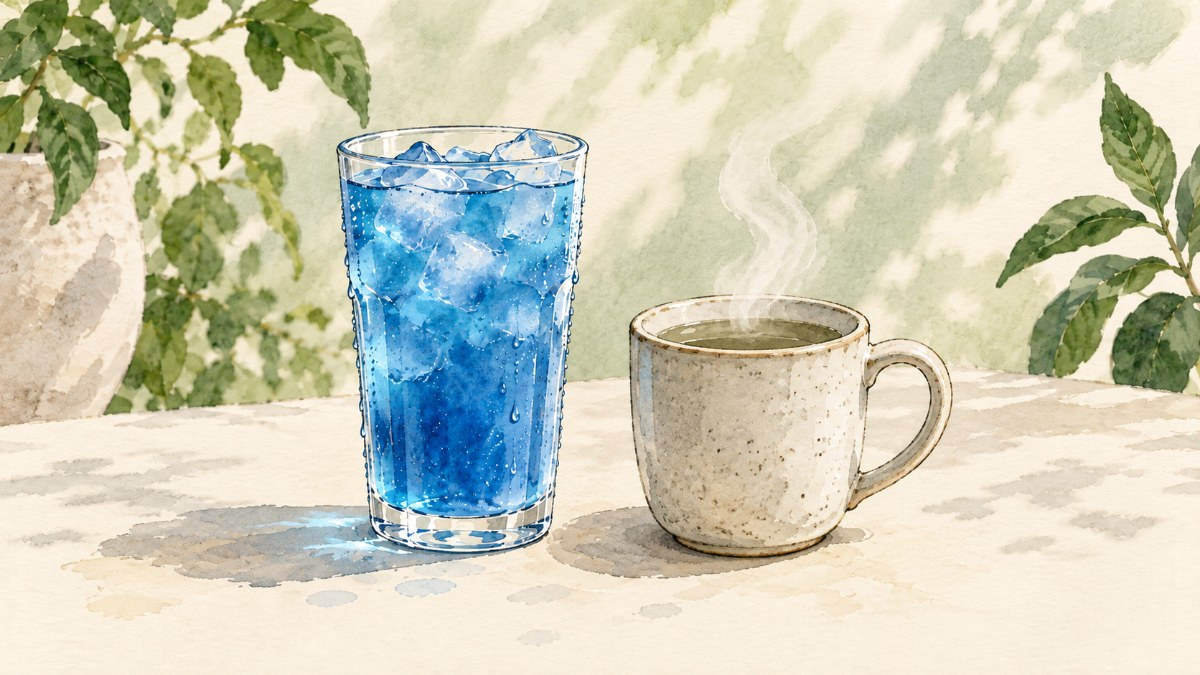 A cold blue spirulina drink beside a hot steaming mug showing why heat ruins the color
